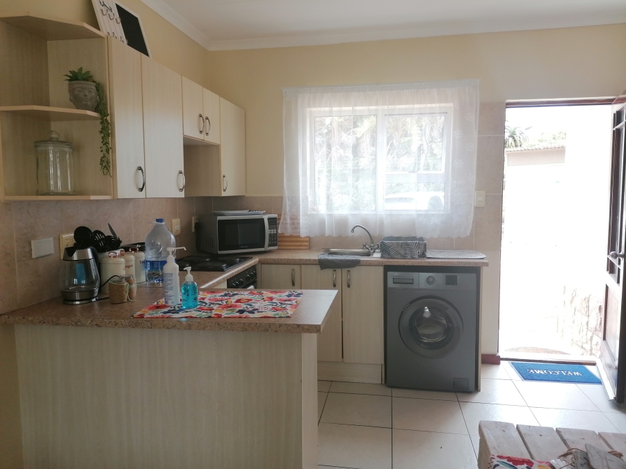 To Let 3 Bedroom Property for Rent in Marina Martinique Eastern Cape